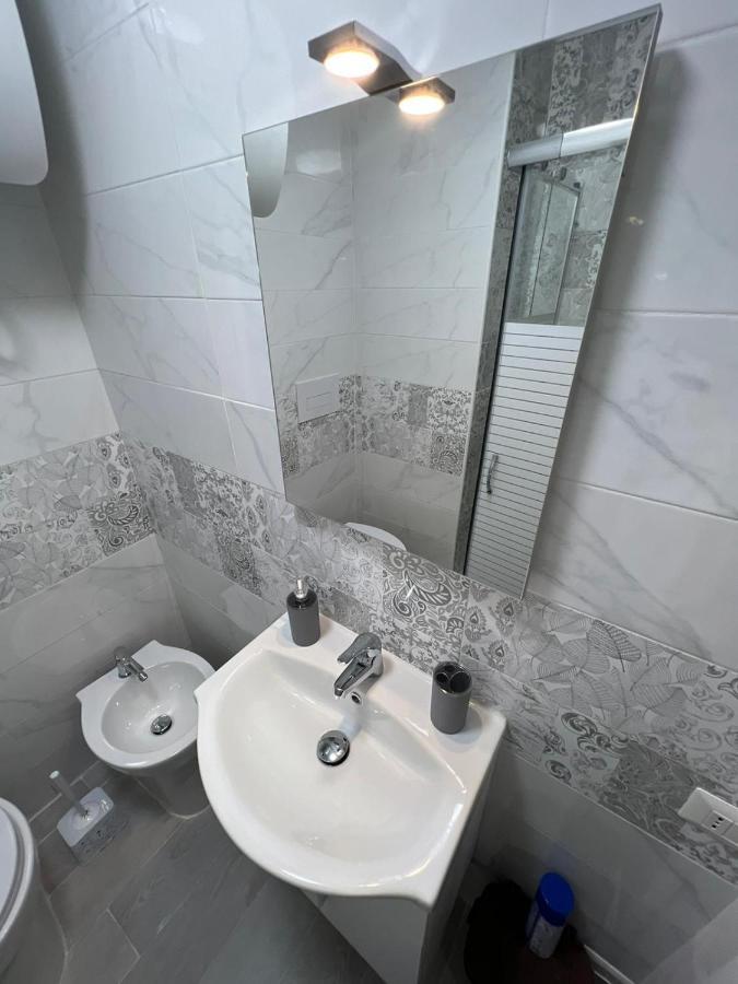 Cristiano Room Napoli Bagian luar foto