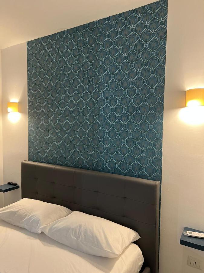 Cristiano Room Napoli Bagian luar foto