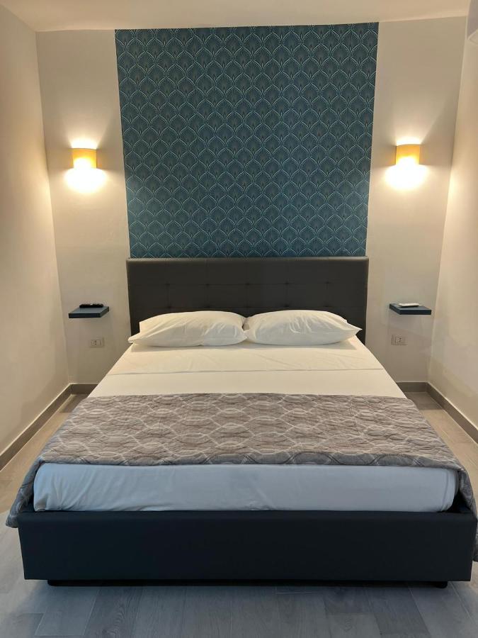 Cristiano Room Napoli Bagian luar foto